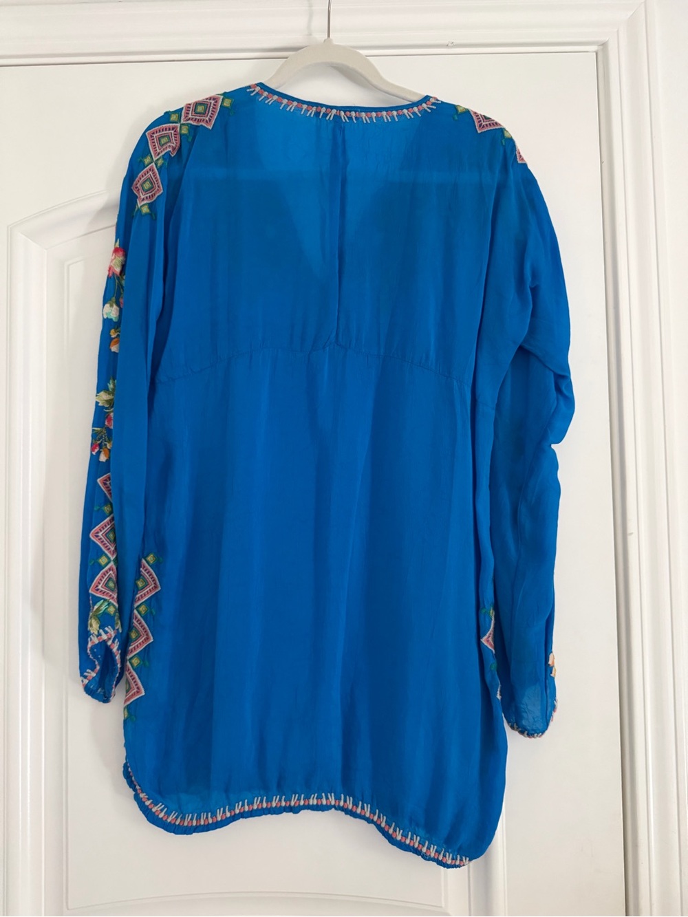 NWOT Johnny Was Blue Embroidered V-Neck Boho Top - size small - Picture 9 of 9